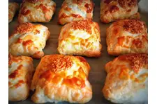 Tavuklu Garnitürlü Milföy Böreği Tarifi ve Malzemeleri Tavuklu Garnitürlü Milföy Böreği Tarifi ve Malzemeleri